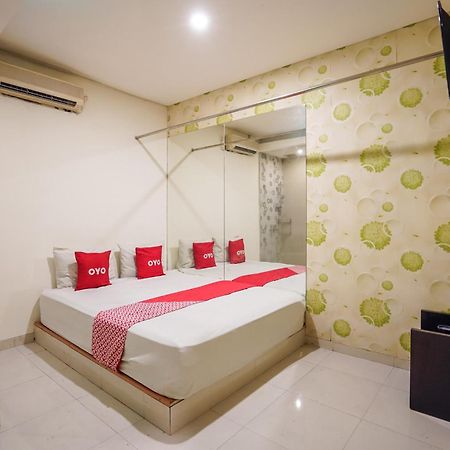 Super Oyo Capital O 92633 Spring Hotel Gubeng Surabaya Eksteriør billede