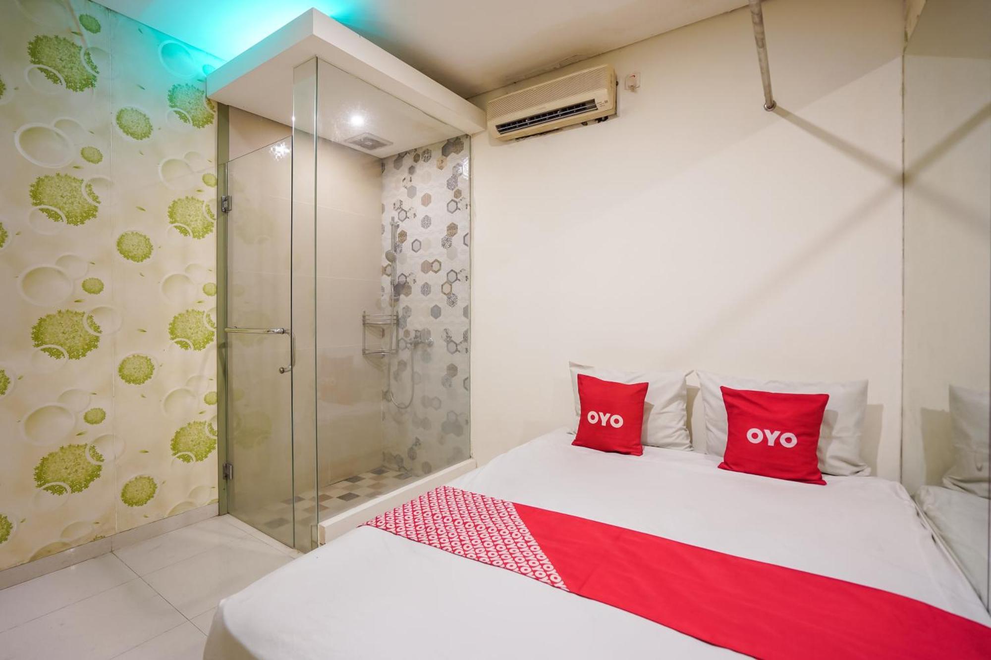 Super Oyo Capital O 92633 Spring Hotel Gubeng Surabaya Eksteriør billede