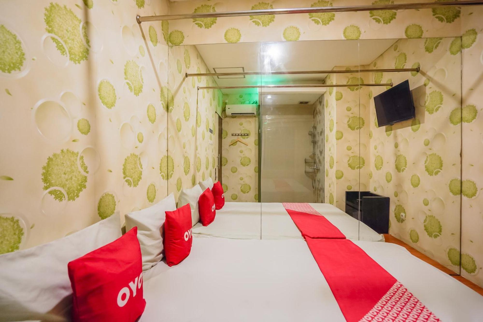 Super Oyo Capital O 92633 Spring Hotel Gubeng Surabaya Eksteriør billede
