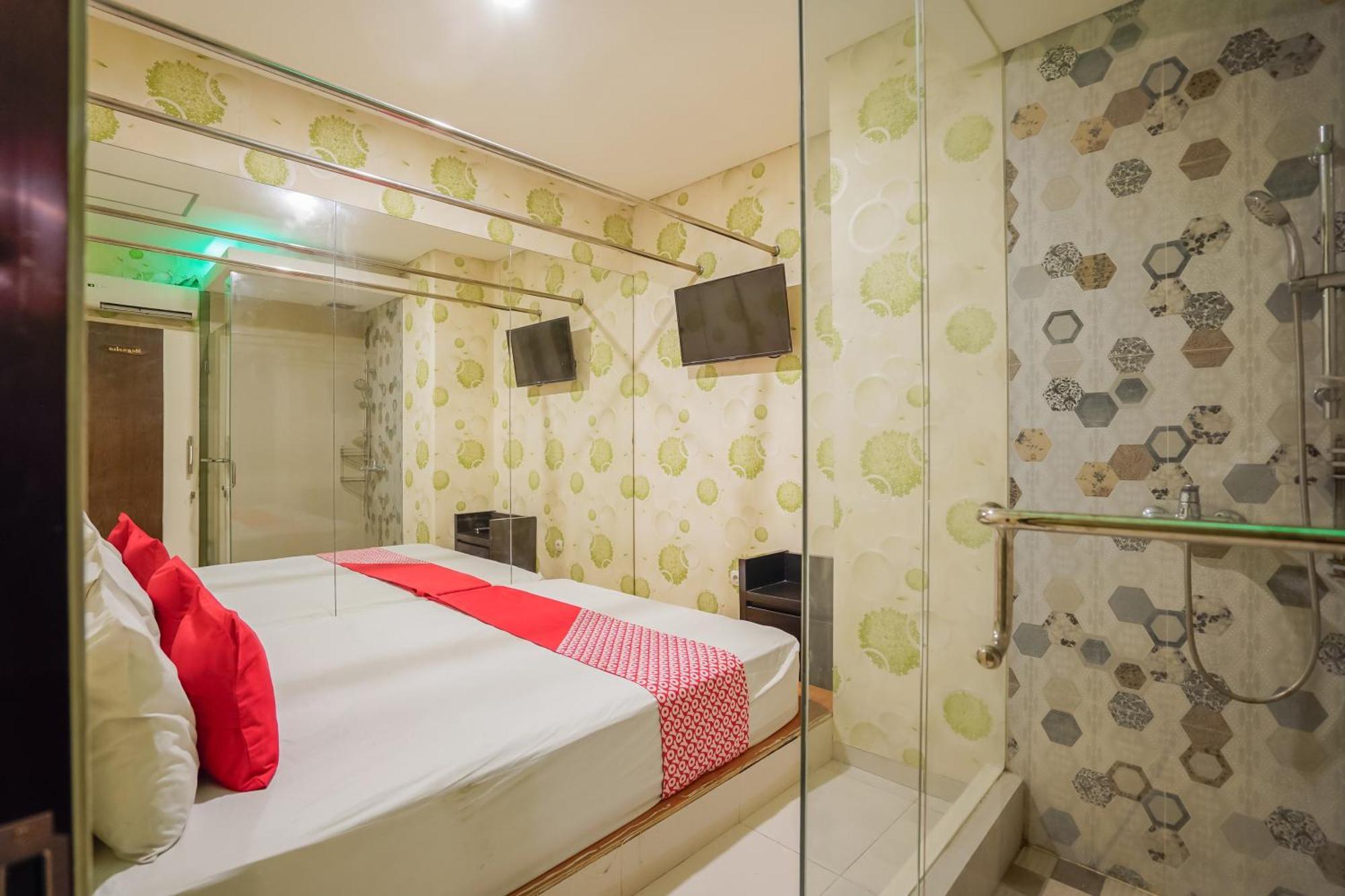 Super Oyo Capital O 92633 Spring Hotel Gubeng Surabaya Eksteriør billede