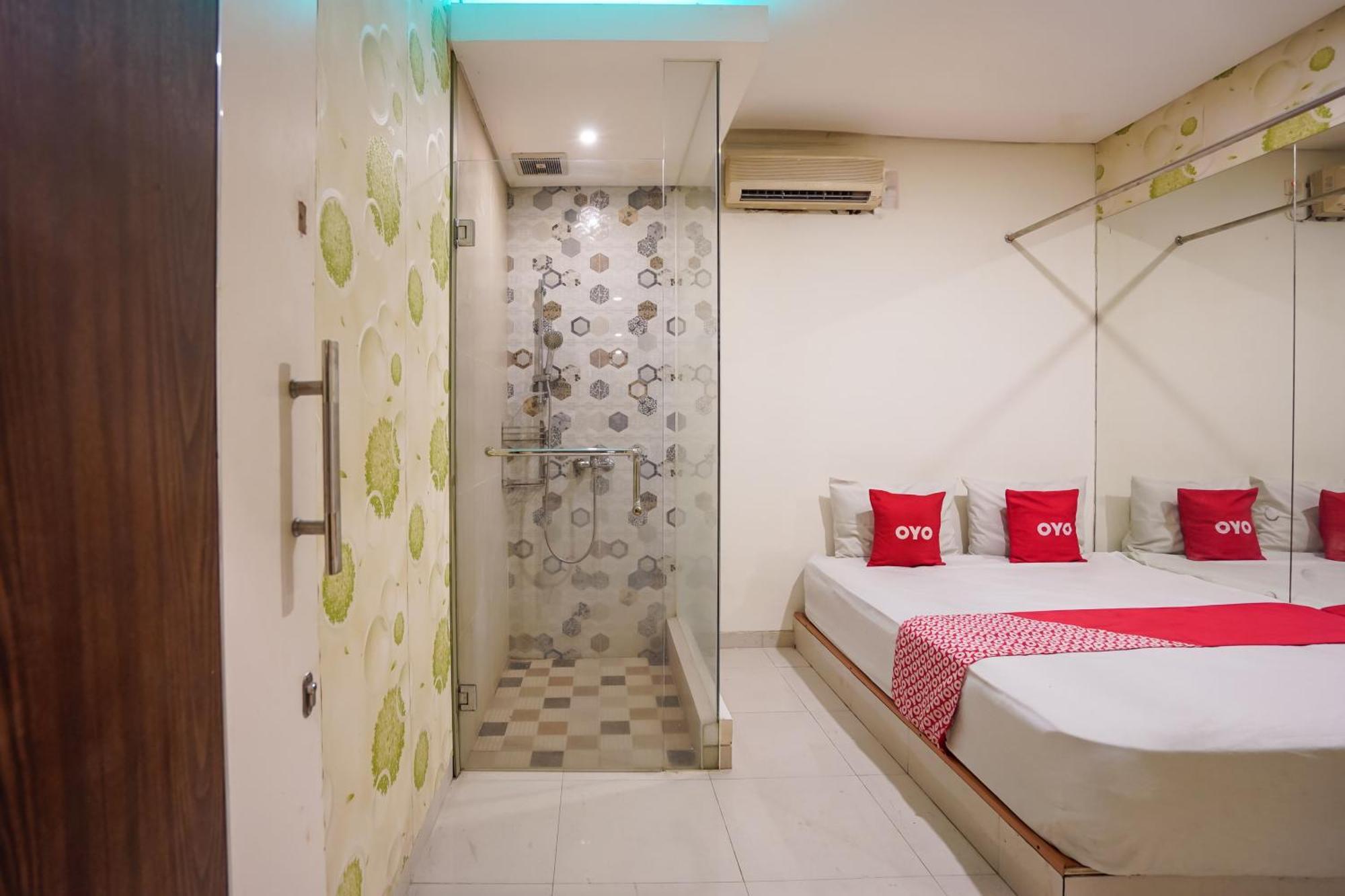 Super Oyo Capital O 92633 Spring Hotel Gubeng Surabaya Eksteriør billede