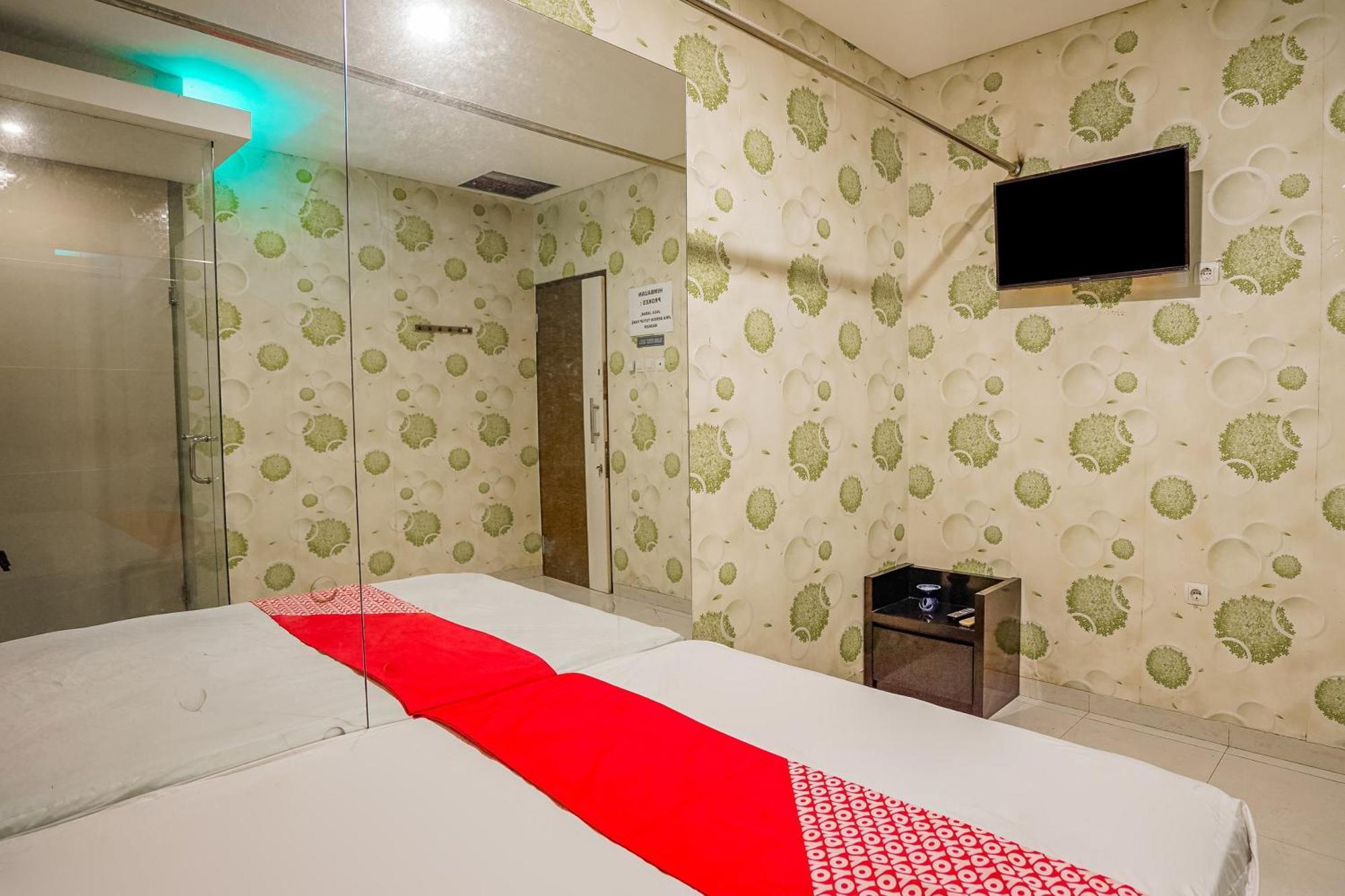Super Oyo Capital O 92633 Spring Hotel Gubeng Surabaya Eksteriør billede